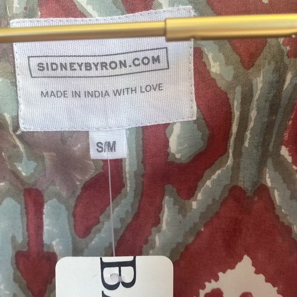 Robe - Picture 4 of 4